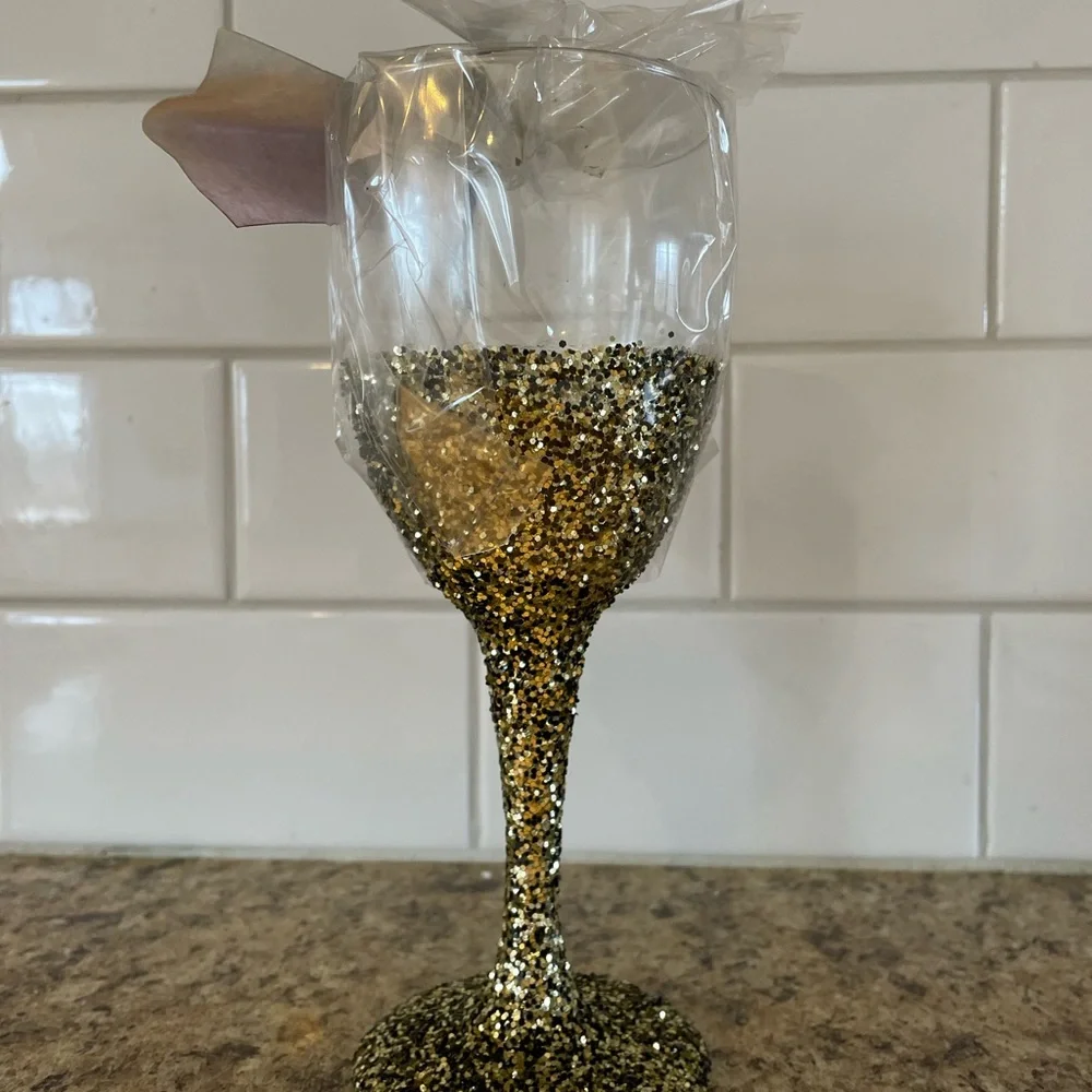Party Favor wine glasses (12) wrapped in cellophane
